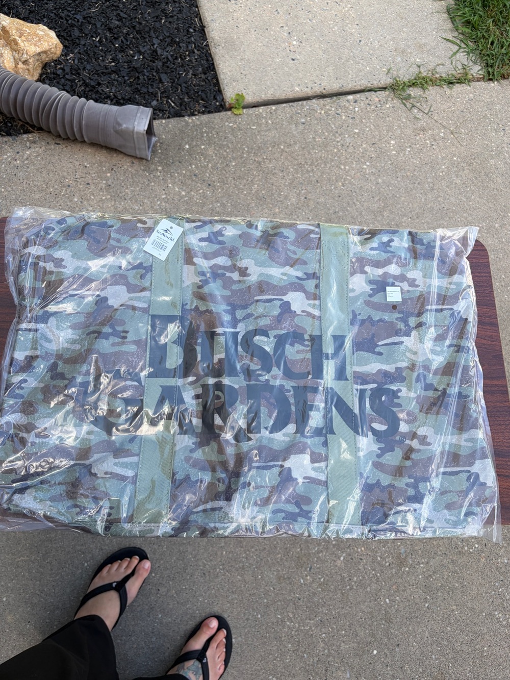 Busch Gardens SeaWorld Retro Camo Duffel Bag Large Travel Gym Bag New Sealed